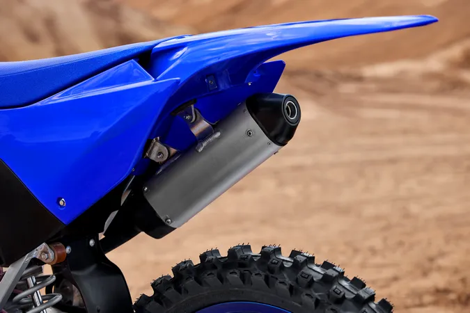Changer le silencieux d’une YZ 125 avantages, entretien et points à connaître guide yamaha planete yam