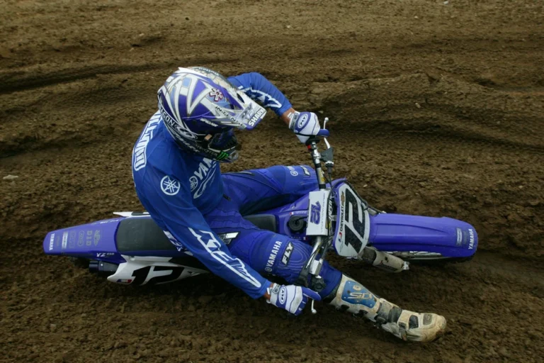 David Vuillemin en Supercross sur Yamaha – légende française DV12