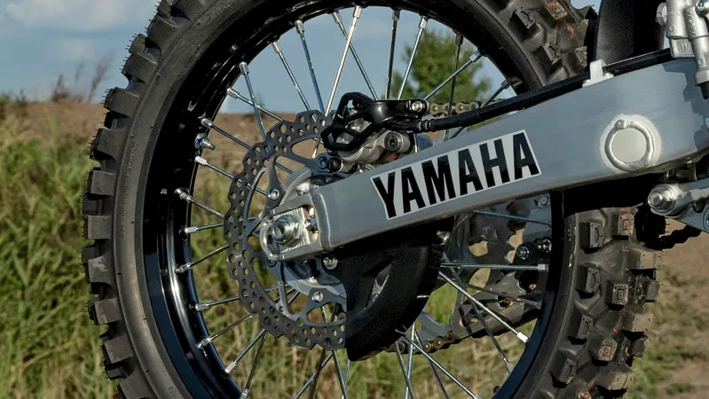 Guide chaîne et patins chaine YZ 125 plastiques indispensables à surveiller guide yamaha planete yam