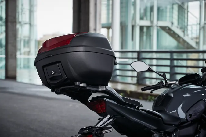 Quelle bagagerie pour MT-07 choisir selon ton usage Top case, sacoches, supports conseils terrain par Planète Yam, la référence Yamaha