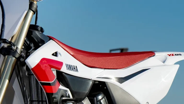 Remplacer un kit plastique sur une YZ 125 erreurs à éviter guide yamaha planete yam