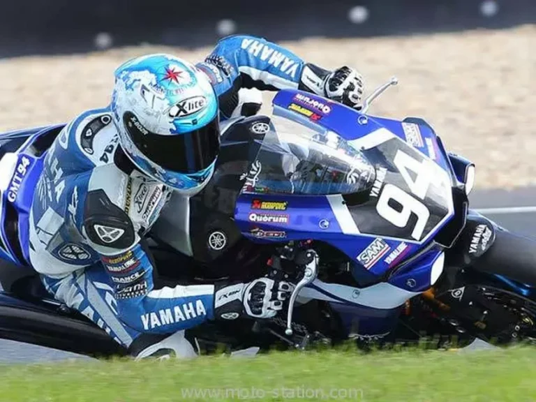 David Checa pilote d’endurance moto Yamaha GMT94 en course