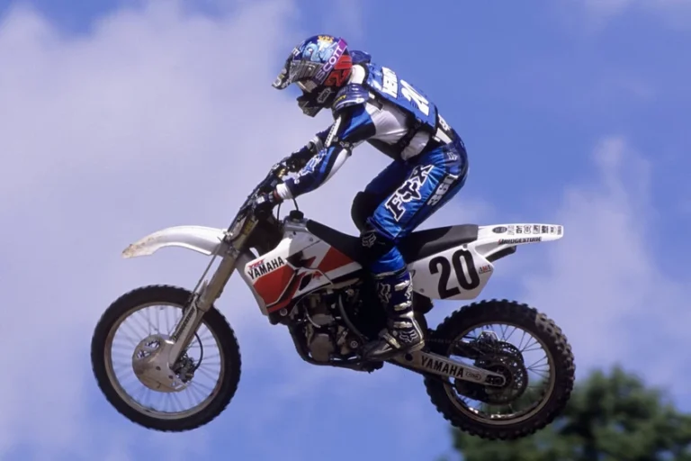 Doug Henry en supercross sur Yamaha YZ400F, pionnier du 4-temps en motocross AMA
