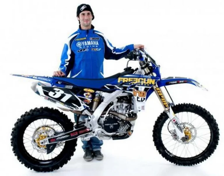 Jérémy Joly pilote Yamaha en enduro lors d’une spéciale chronométrée