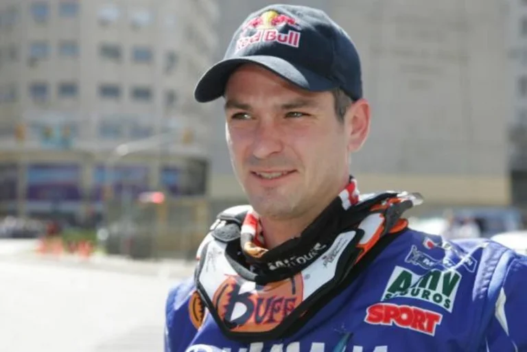 Jordi Viladoms pilote espagnol de rallye raid en compétition sur Yamaha