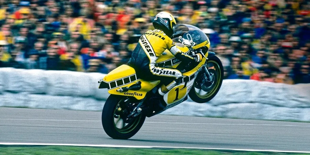 Kenny Roberts au guidon de la Yamaha YZR500 en Grand Prix 500