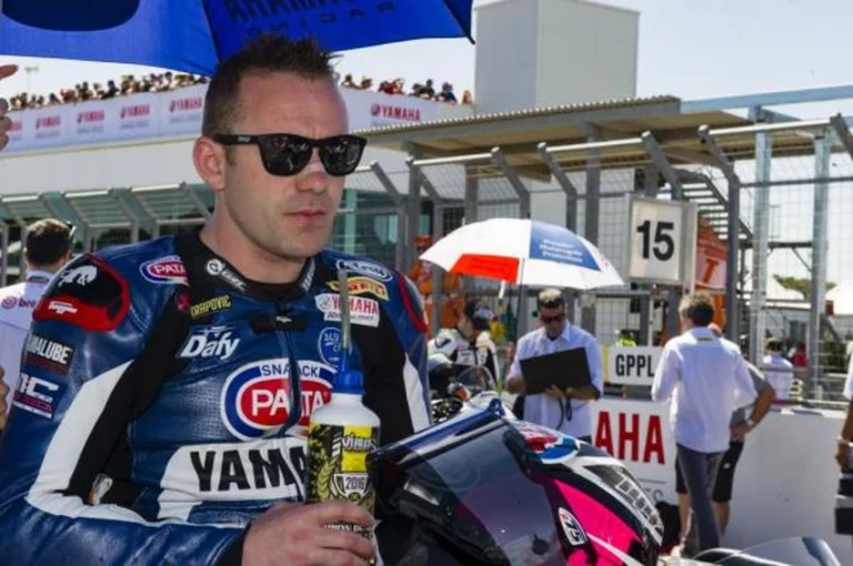Lucas Mahias pilote Yamaha en championnat du monde Supersport