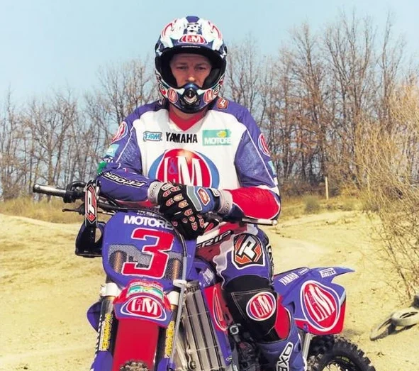 Marnicq Bervoets en course au guidon de sa Yamaha en championnat du monde de motocross