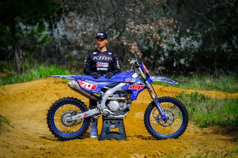 Nicolas Deparrois en course d’enduro sur Yamaha