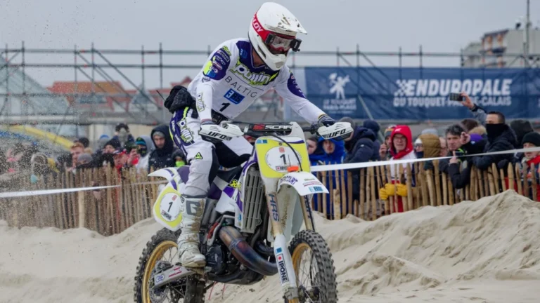 Nicolas Dercourt pilote motocross français en action sur Yamaha