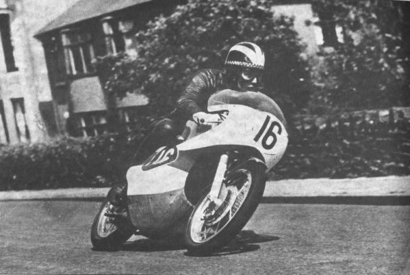Phil Read au Tourist Trophy sur Yamaha