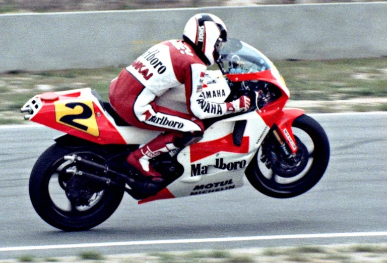 Wayne Rainey au guidon de la Yamaha YZR500 en Grand Prix 500
