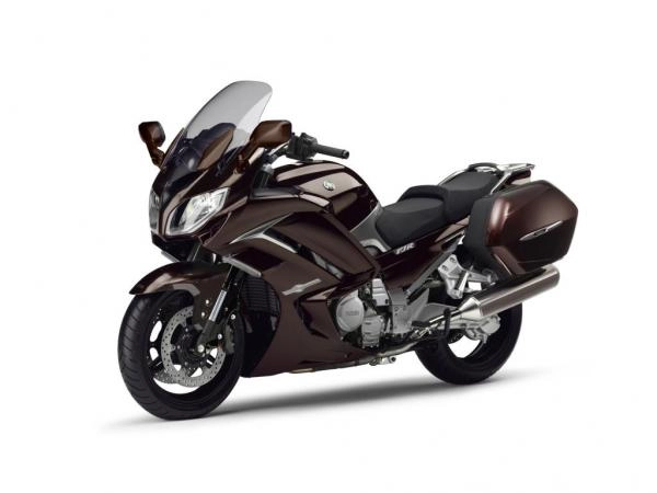Moto Yamaha FJR1300 AS 2013 BORDEAUX en dynamique sur route
