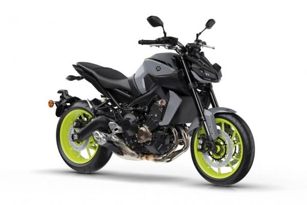 Moto Yamaha MT-09 version 2017 coloris Night Fluo avec double optique LED.
