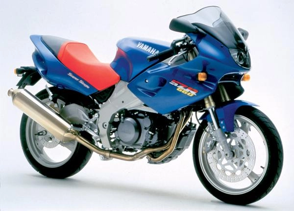 Moto Yamaha SZR660 coloris bleu et orange profil droit cadre Deltabox.