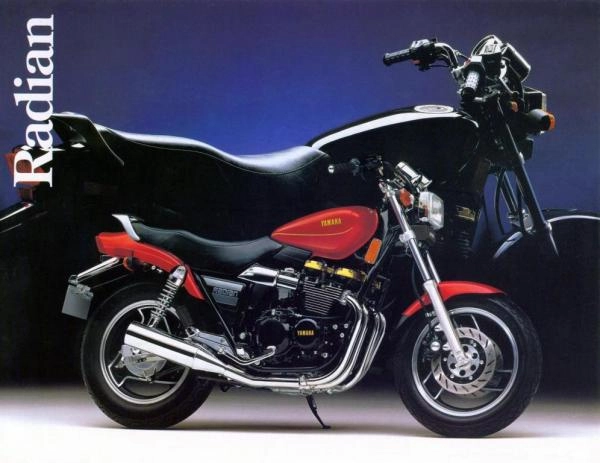 Moto Yamaha YX600 Radian de 1986 coloris rouge