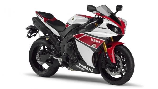 Moto Yamaha YZF-R1 millésime 2012 coloris 50ème anniversaire blanc et rouge.