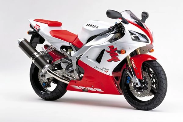 Moto sportive Yamaha YZF-R1 1998 blanche et rouge