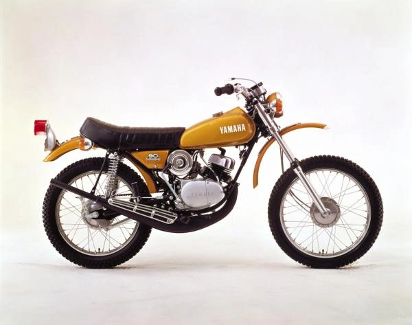 Moto trail vintage Yamaha HT90 modèle 1971 moteur 90cc à clapets